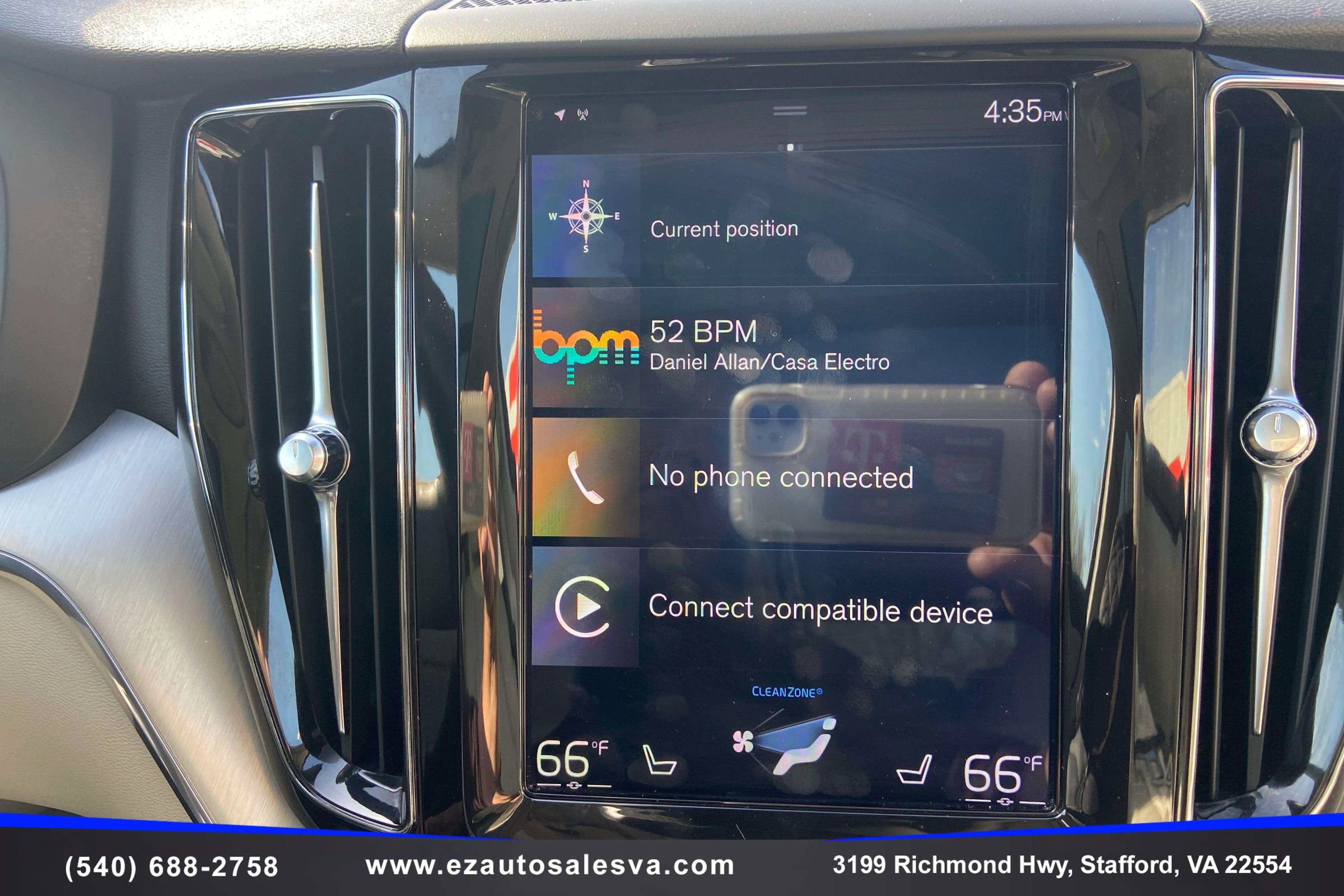 Used 2019 Volvo XC60 T5 Momentum w/ Multimedia Package AWD/4WD image 21