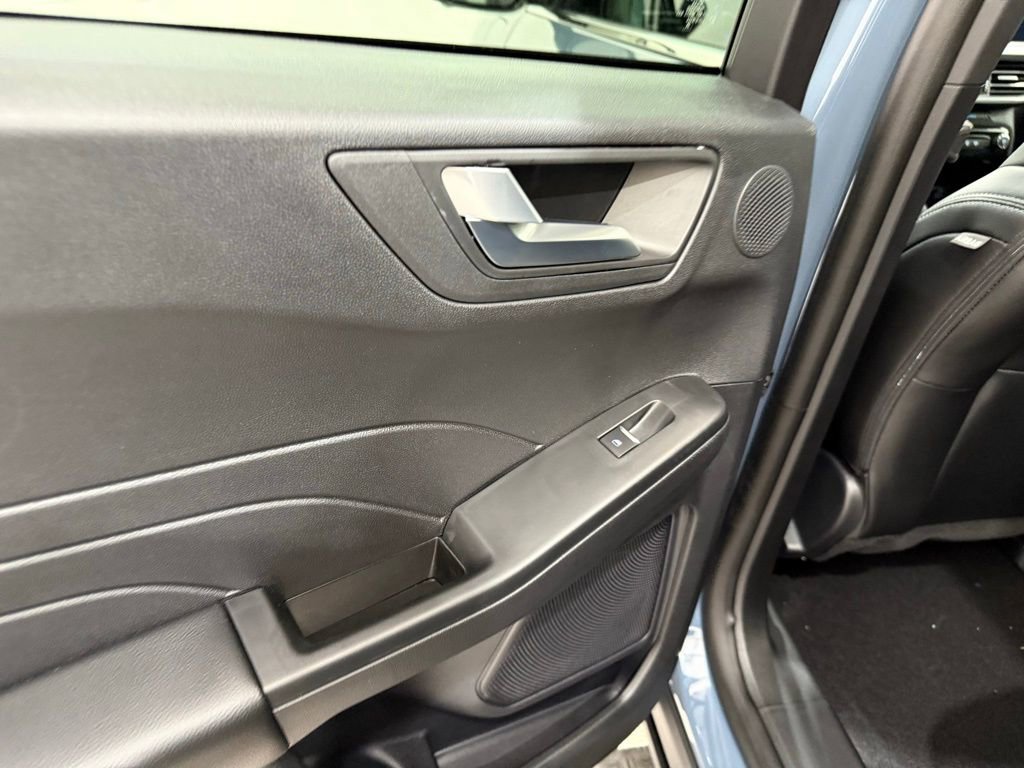 New 2025 Ford Escape SE w/ PHEV Premium Package image 17