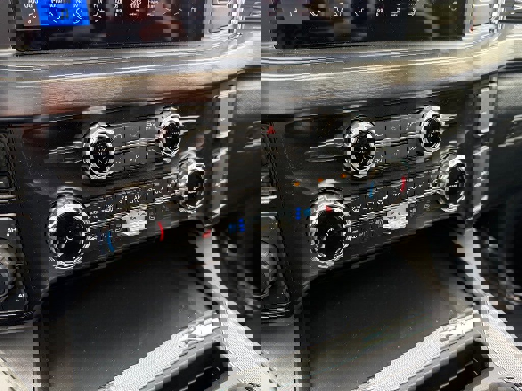 New 2025 Ford F250 Lariat w/ Lariat Ultimate Package image 22