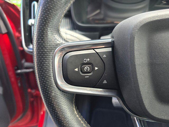 Used 2021 Volvo XC40 T5 R-Design image 30