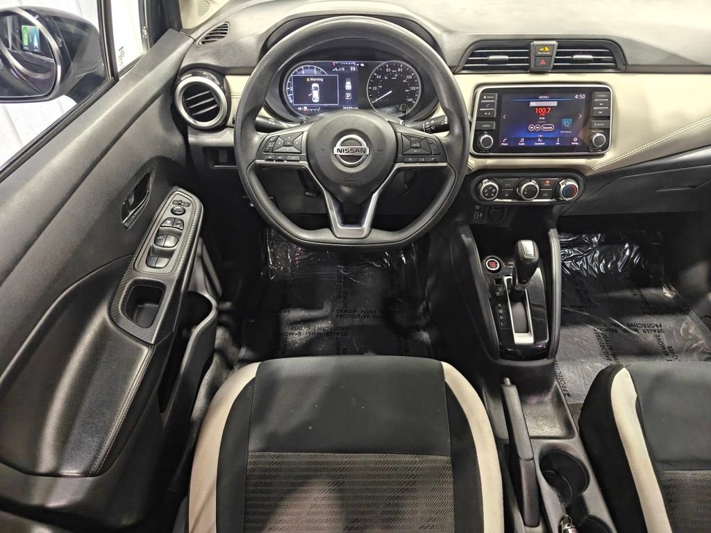 Used 2020 Nissan Versa SV image 4