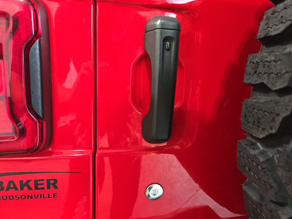 Used 2019 Jeep Wrangler Unlimited Sahara w/ Advanced Safety Group AWD/4WD image 13