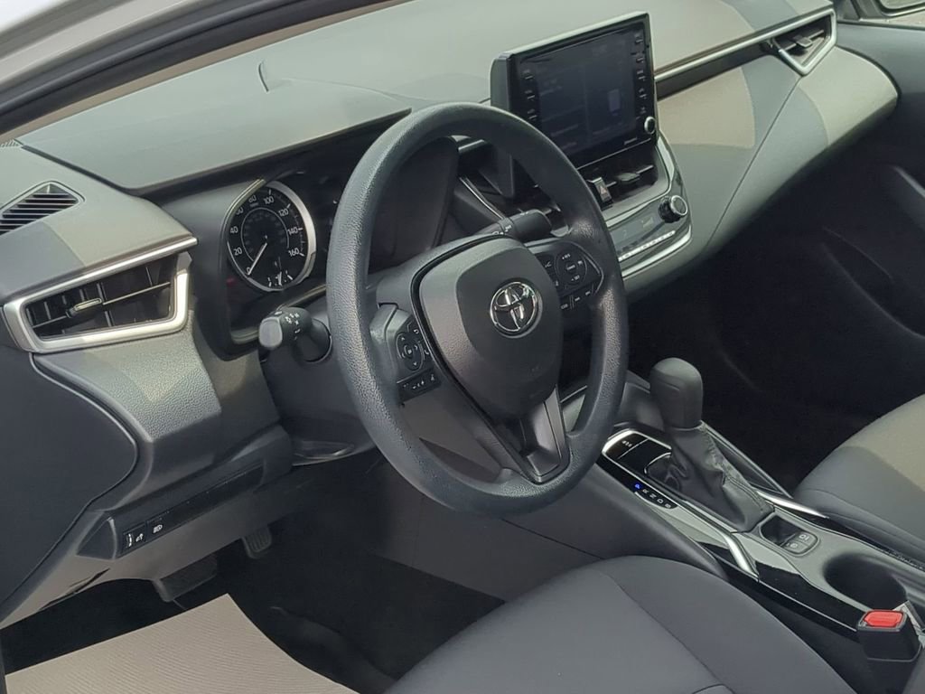 Used 2022 Toyota Corolla LE image 2