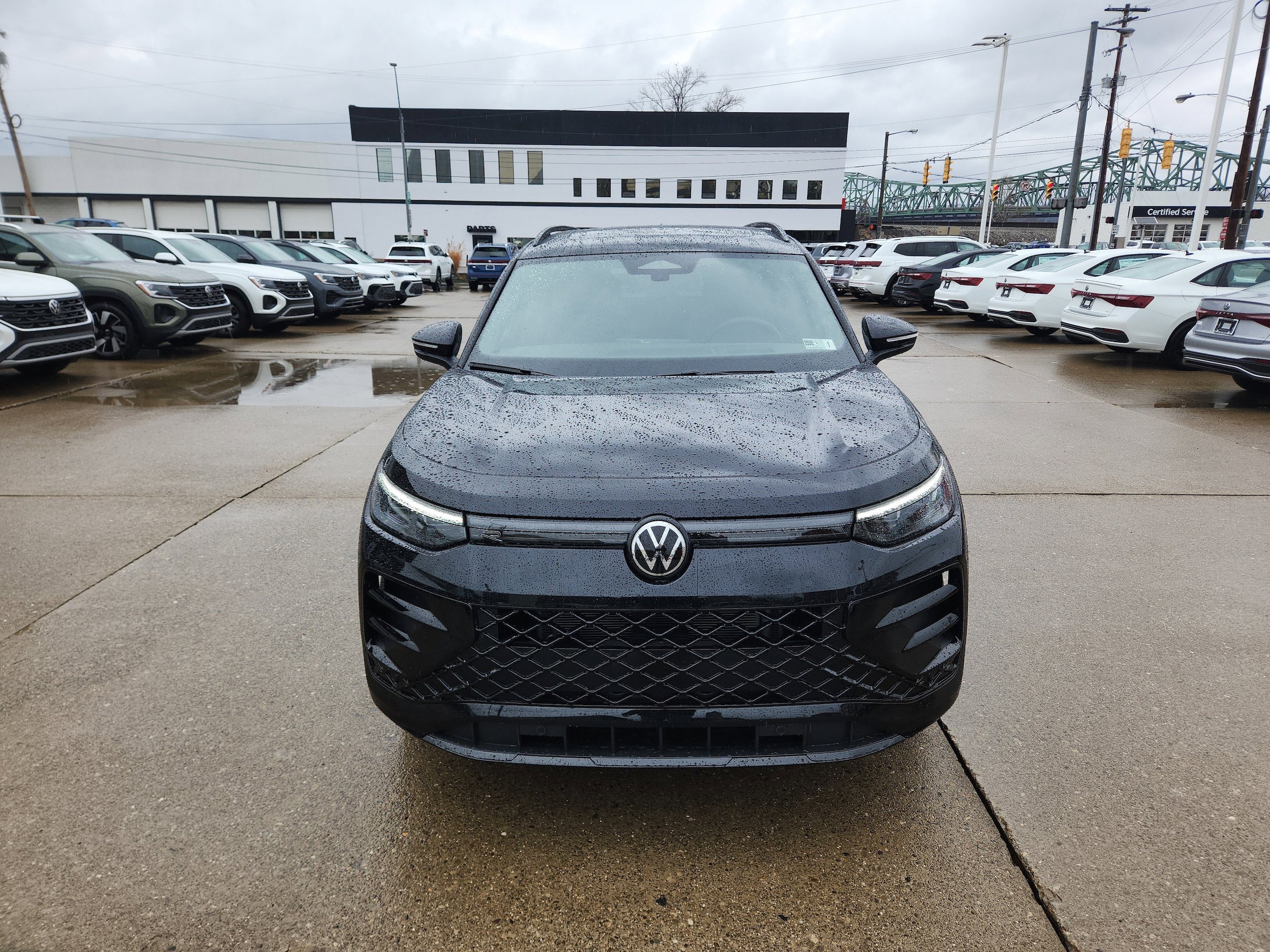 New 2026 Volkswagen Tiguan SE R-Line AWD/4WD image 9