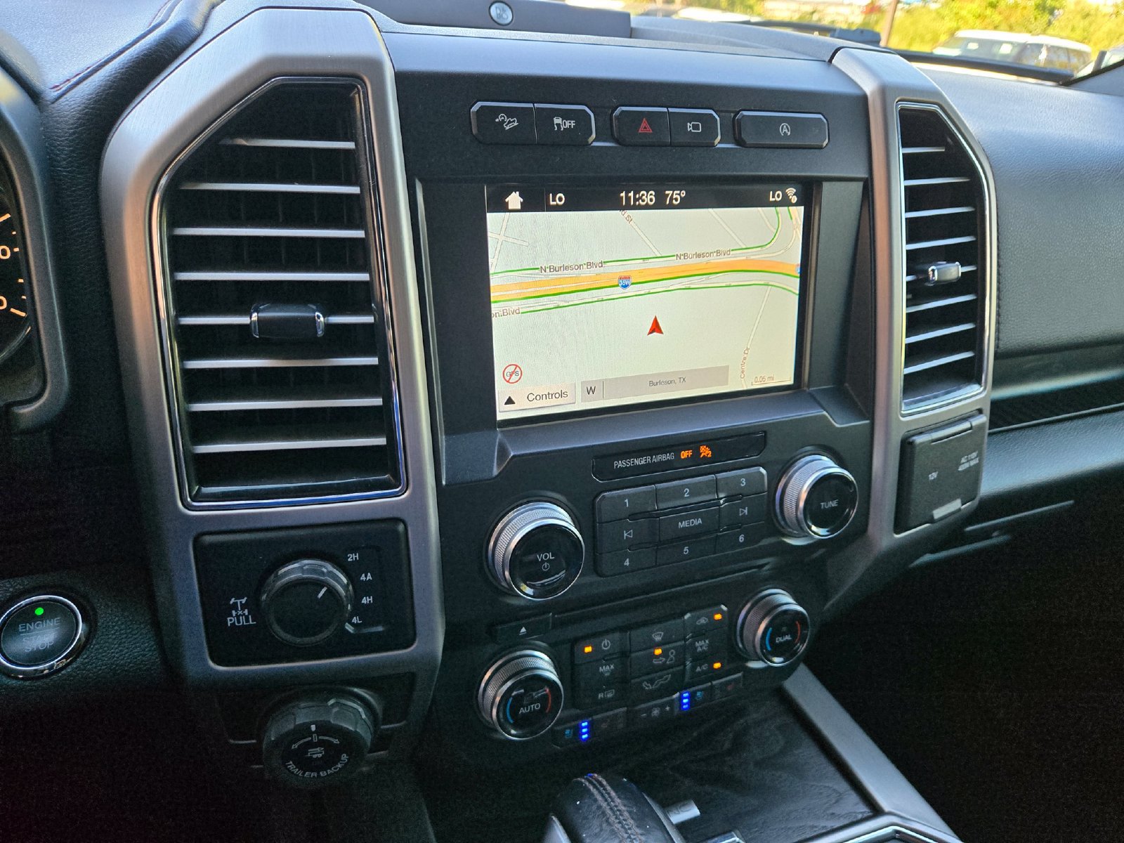 Used 2018 Ford F150 Platinum w/ Equipment Group 701A Luxury AWD/4WD image 15