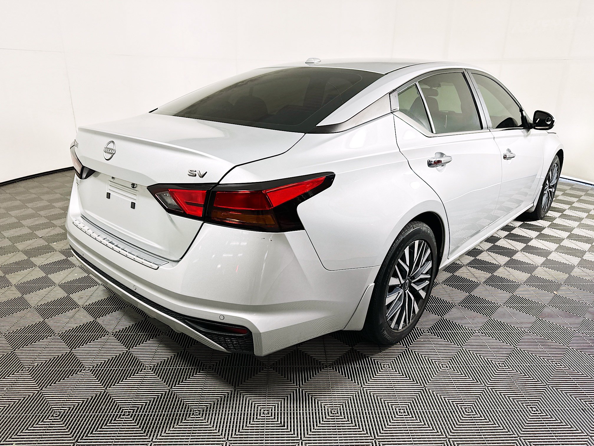 Used 2023 Nissan Altima 2.5 SV FWD image 3