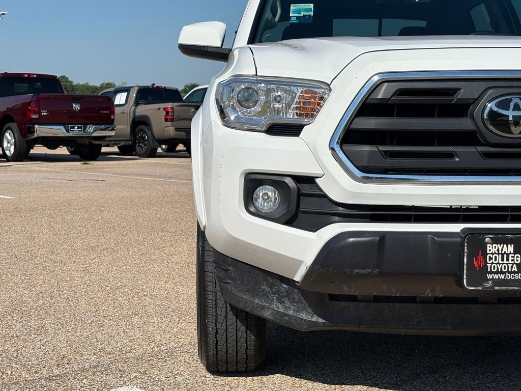 Used 2019 Toyota Tacoma SR5 AWD/4WD image 4