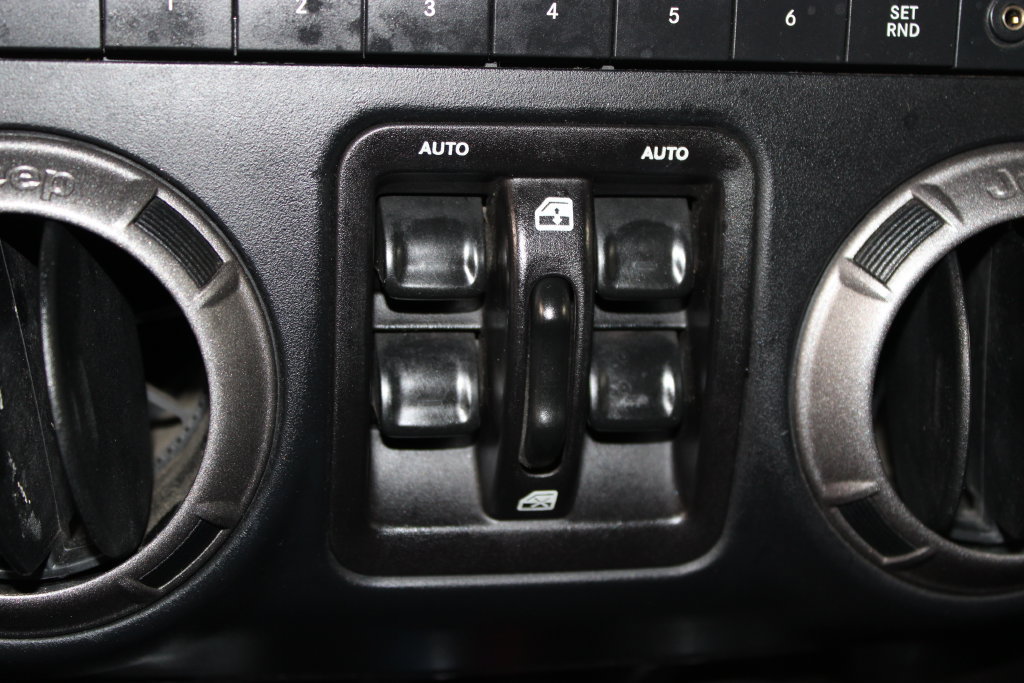 Used 2018 Jeep Wrangler Unlimited Sport S AWD/4WD image 40