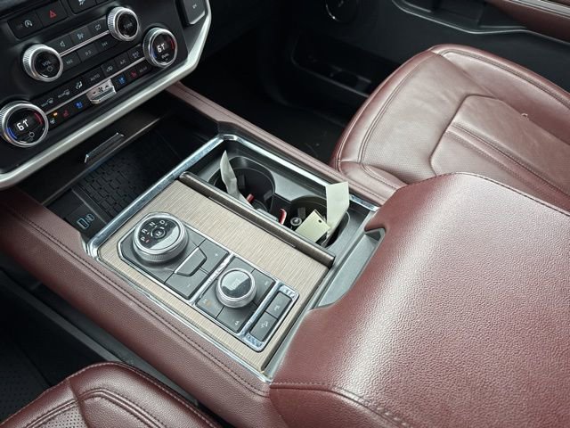 Used 2024 Ford Expedition Limited image 31