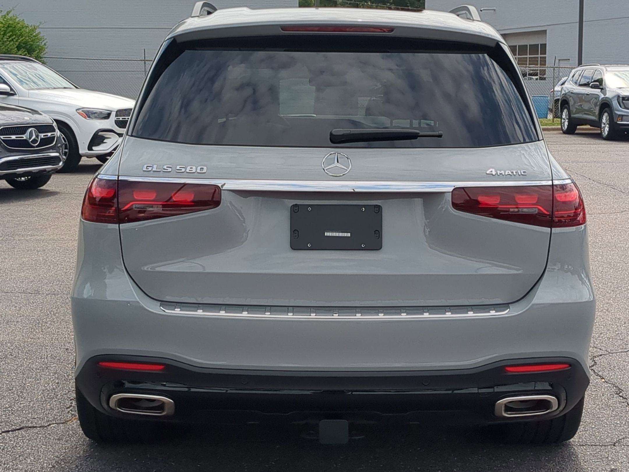 Used 2025 Mercedes-Benz GLS 580 4MATIC image 4