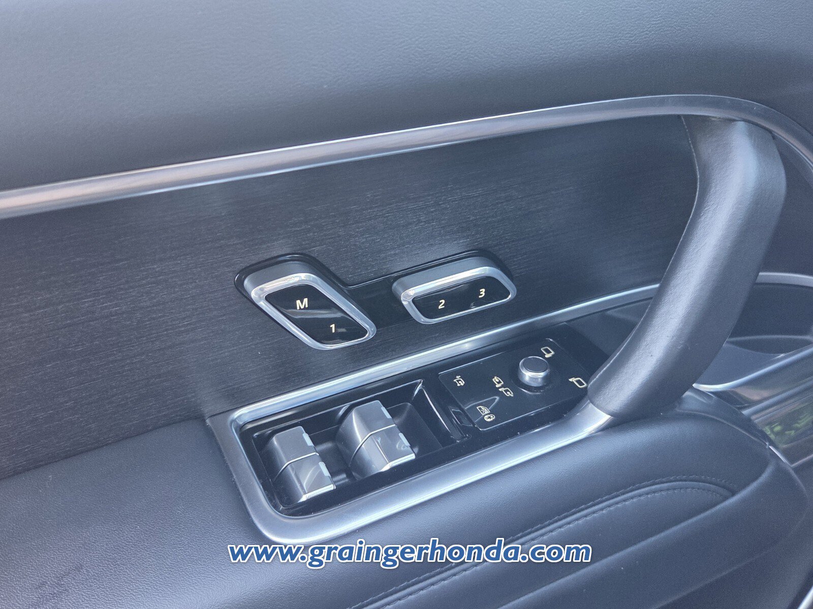 Used 2023 Land Rover Range Rover SE image 27