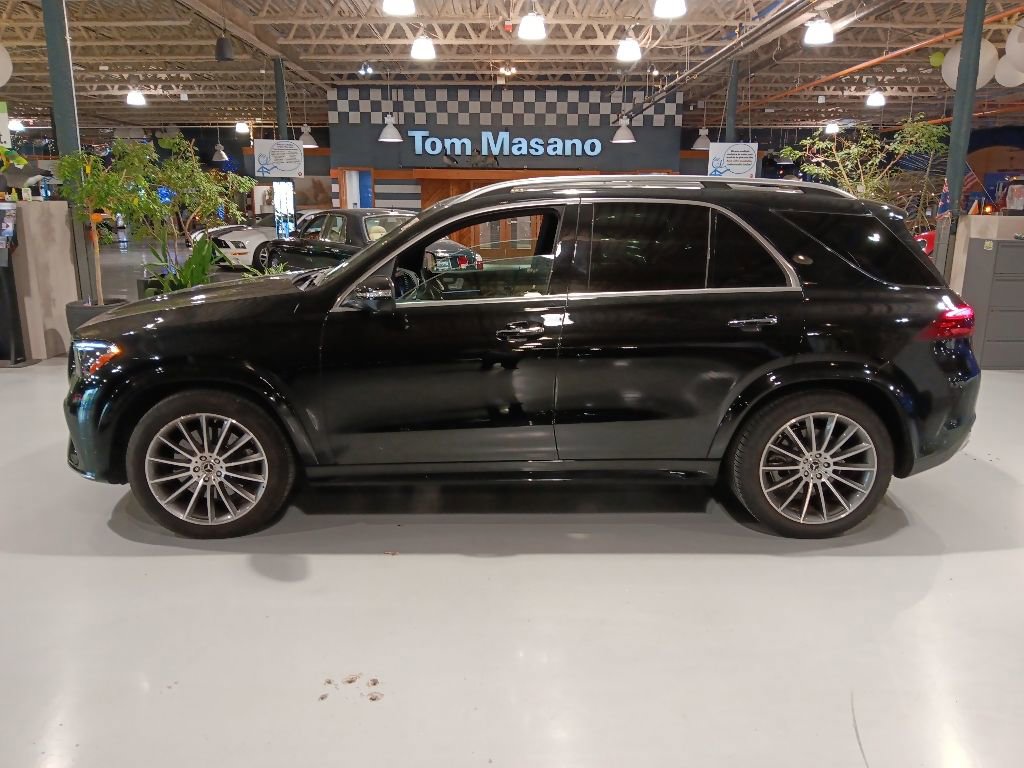 Used 2024 Mercedes-Benz GLE 450 4MATIC w/ AMG Line Exterior image 9
