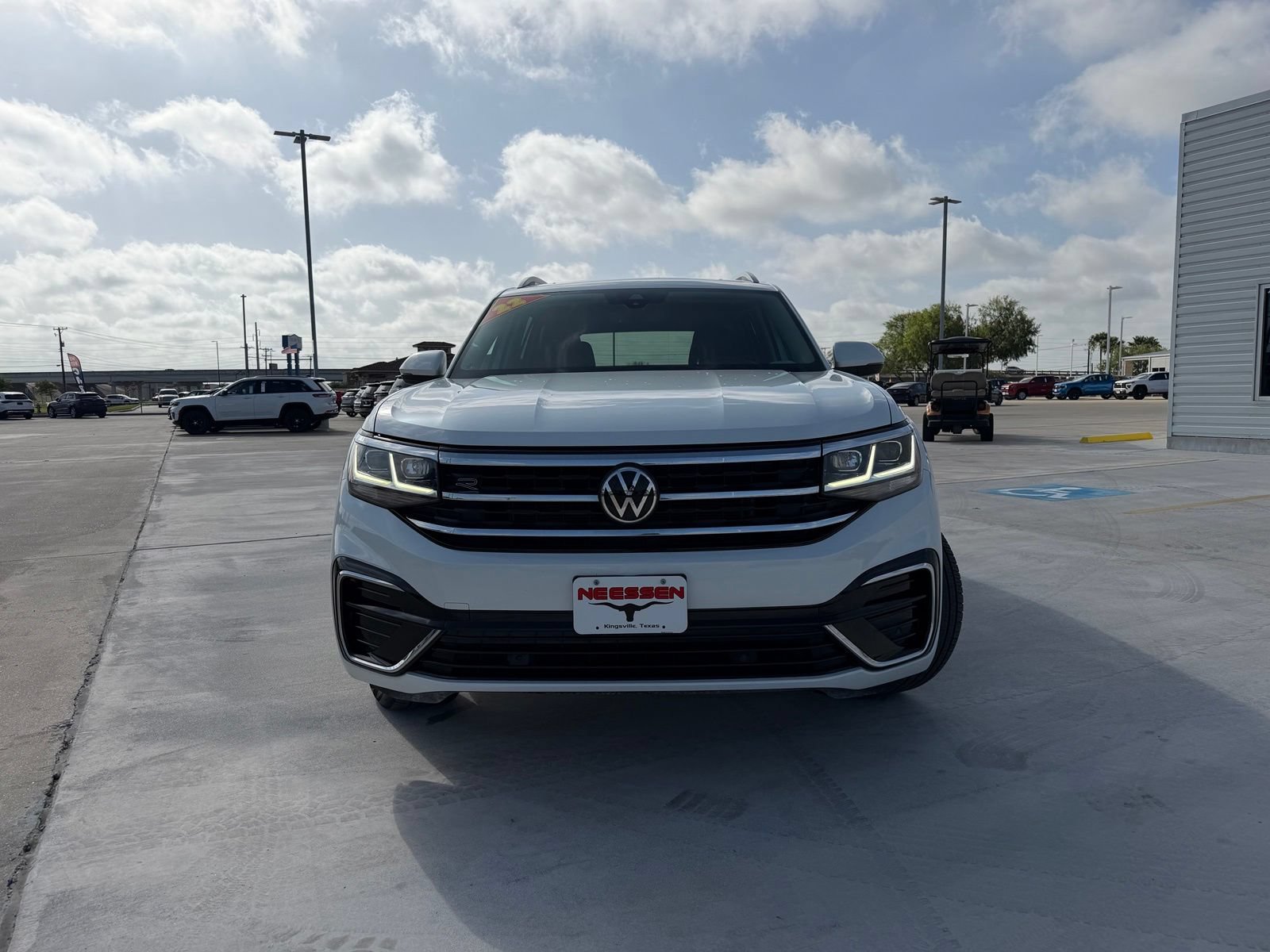 Used 2022 Volkswagen Atlas SEL R-Line AWD/4WD image 2