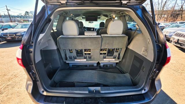 Used 2017 Toyota Sienna XLE Premium w/ Cargo Management Package image 55