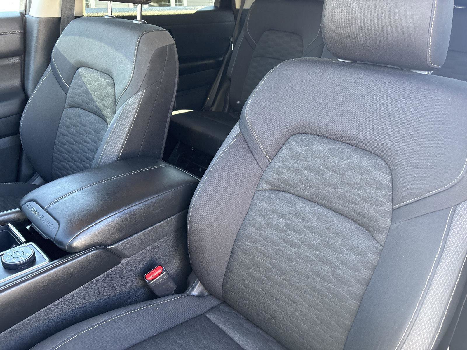 Used 2025 Nissan Pathfinder SV image 15