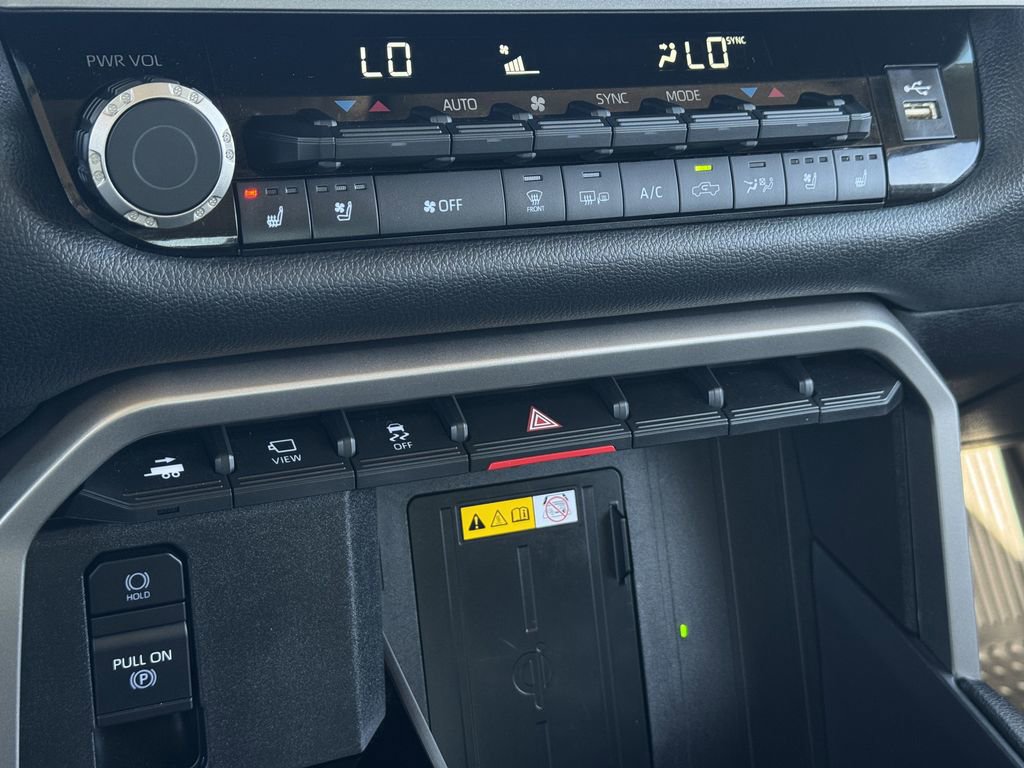 Used 2024 Toyota Tundra Limited AWD/4WD image 22