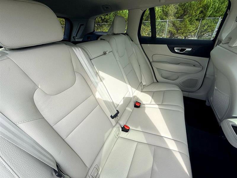 Used 2024 Volvo V60 B5 Cross Country Plus image 27