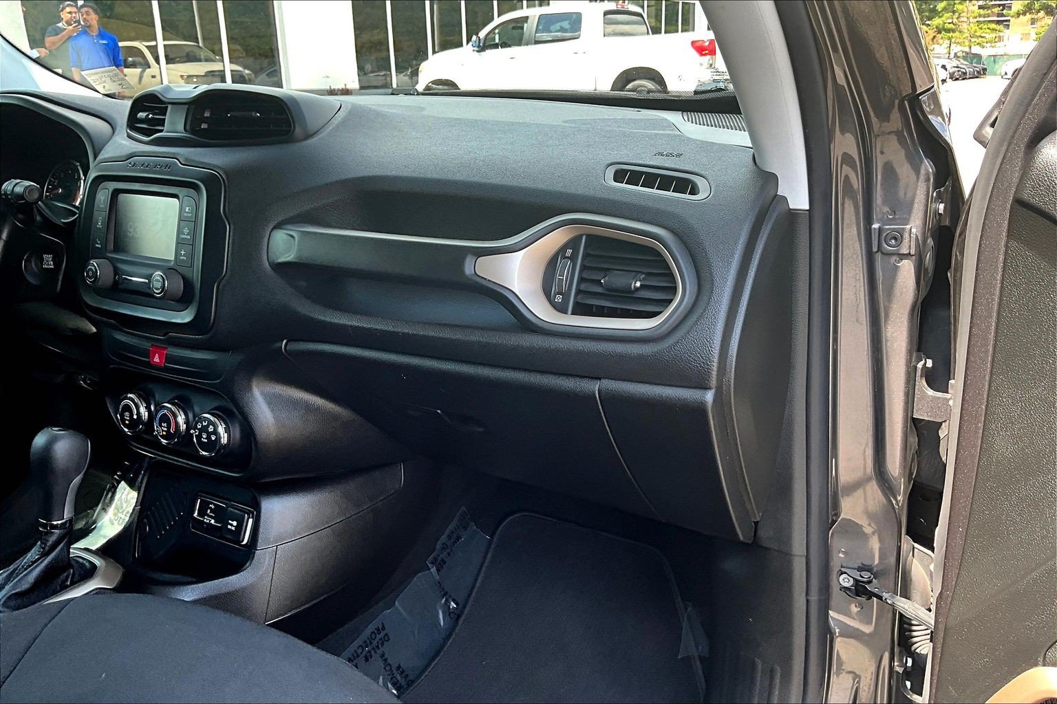 Used 2017 Jeep Renegade Sport w/ Power & Air Group FWD image 16