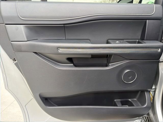 Used 2024 Ford Expedition Max XLT image 19