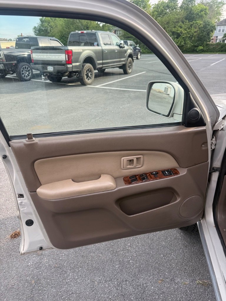 Used 2000 Toyota 4Runner Limited AWD/4WD image 9