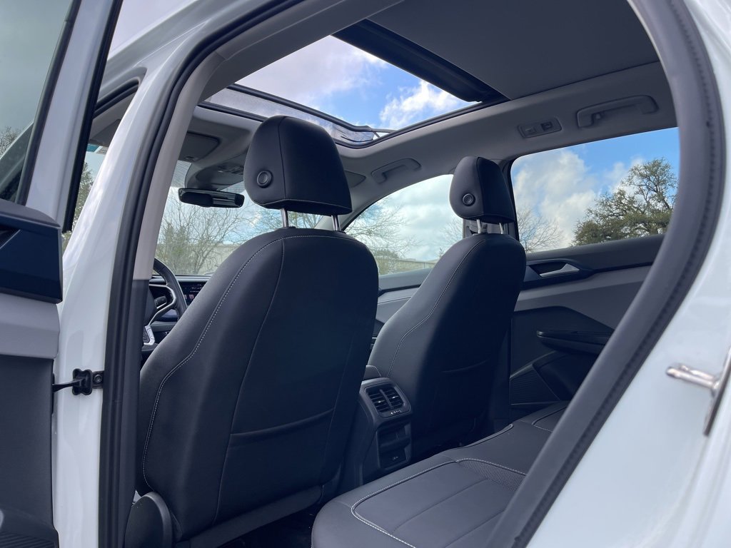 Used 2024 Volkswagen Taos SE image 8