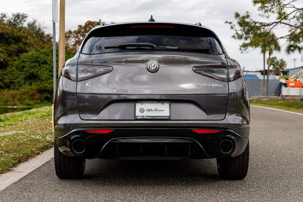 New 2025 Alfa Romeo Stelvio Sprint image 4