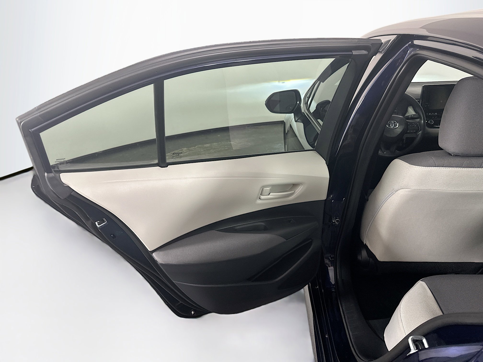 Used 2025 Toyota Corolla LE FWD image 24