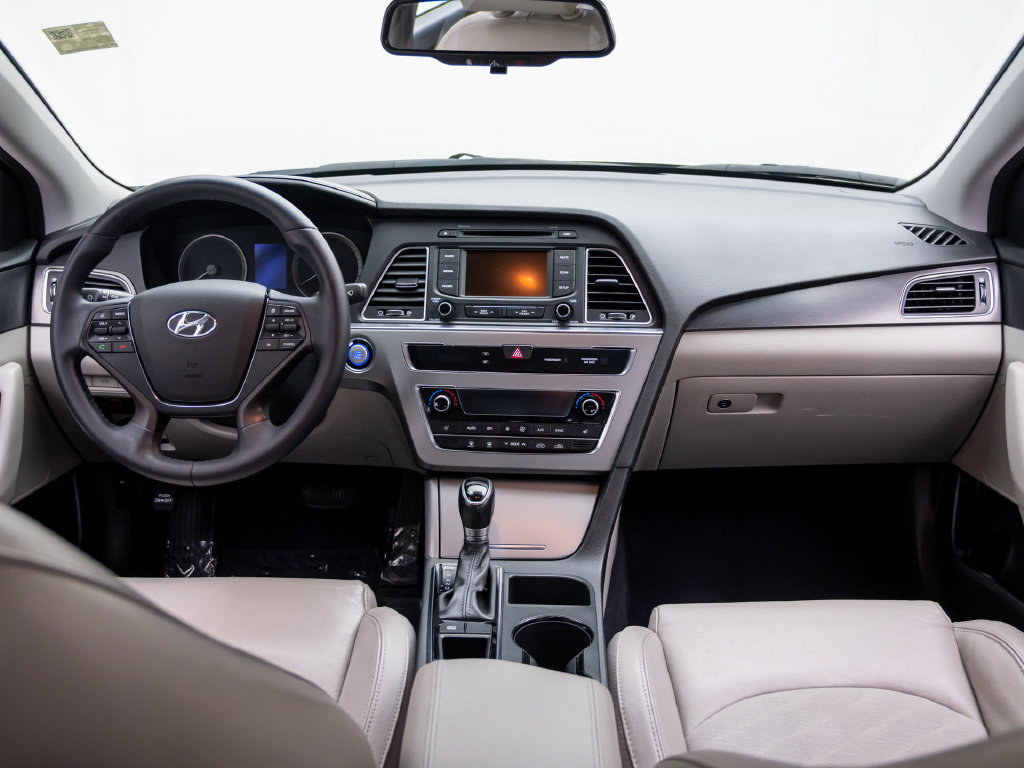 Used 2015 Hyundai Sonata Sport w/ Option Group 03 FWD image 12