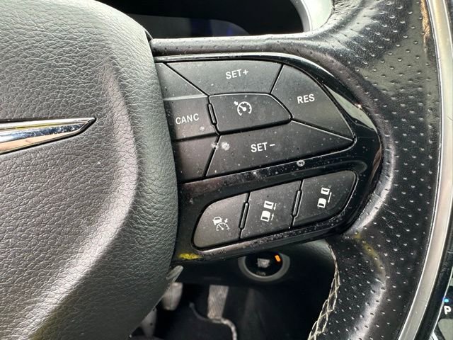 Used 2019 Chrysler Pacifica Limited image 18