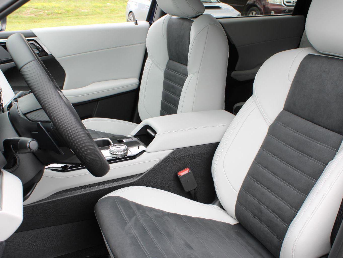 New 2025 Mitsubishi Outlander SE image 18