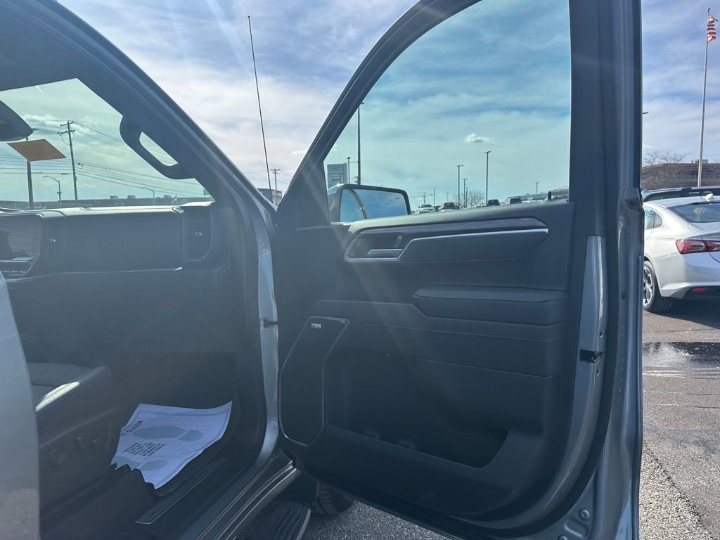 Used 2025 Chevrolet Silverado 1500 LTZ image 19