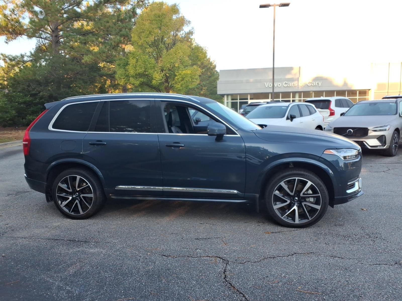 Used 2021 Volvo XC90 T8 Inscription Expression w/ Advanced Package AWD/4WD image 2