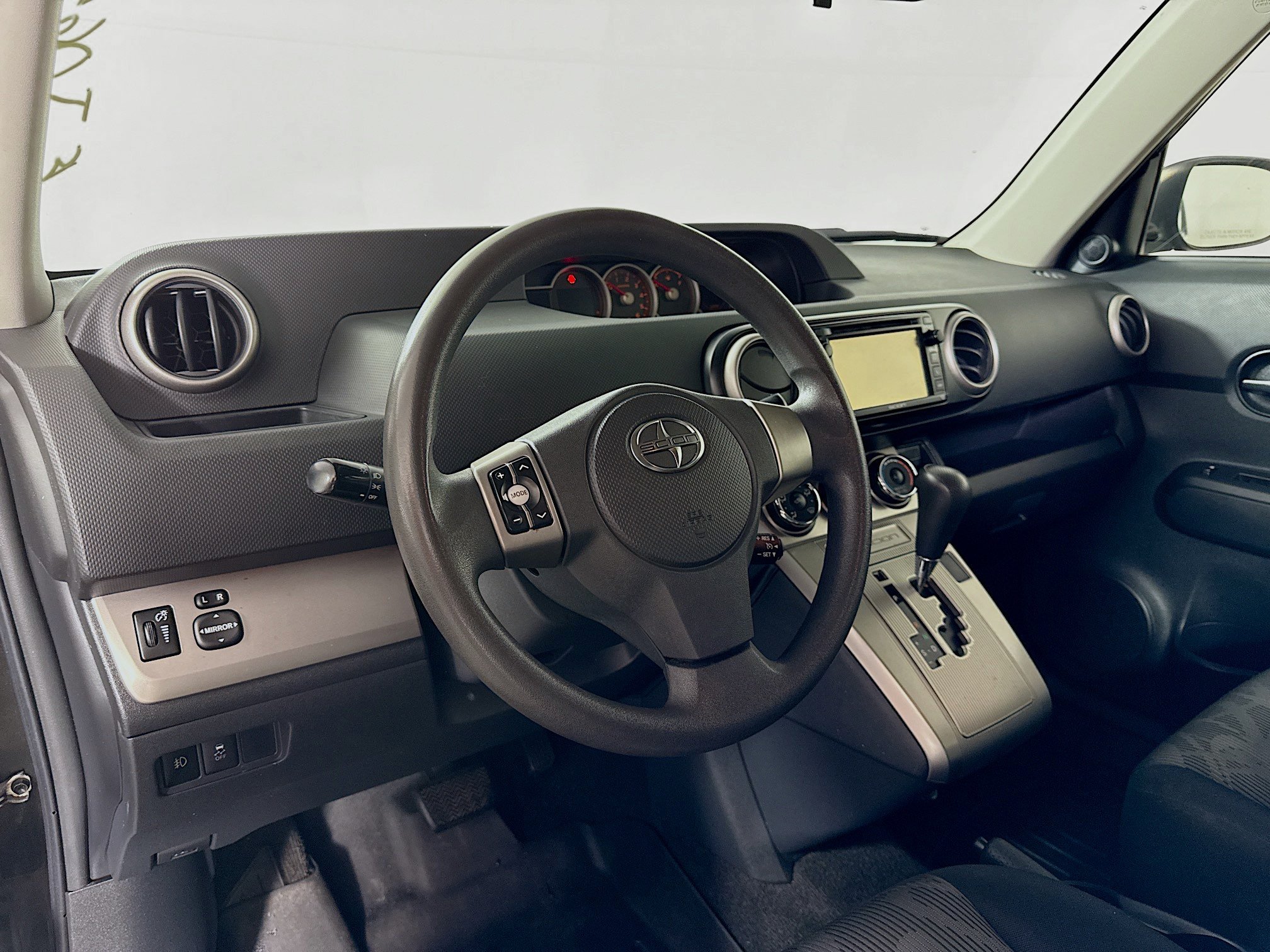 Used 2014 Scion xB FWD image 9