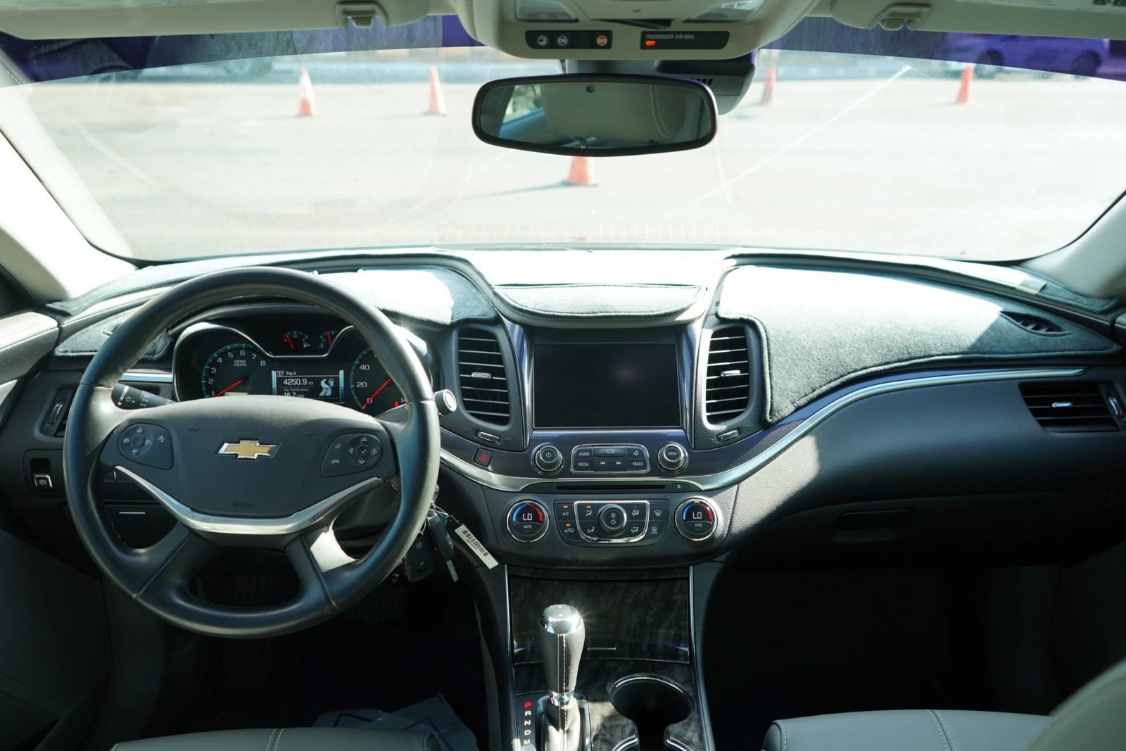 Used 2015 Chevrolet Impala LT w/ Convenience Package FWD image 17