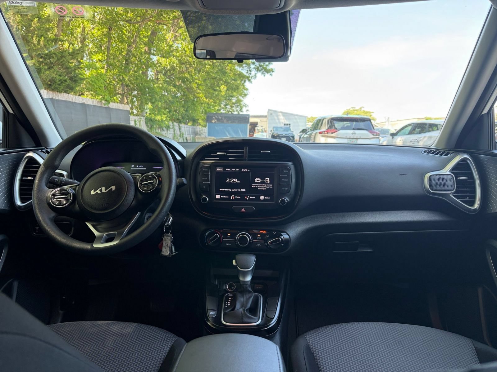 Used 2025 Kia Soul LX w/ LX Technology Package FWD image 31