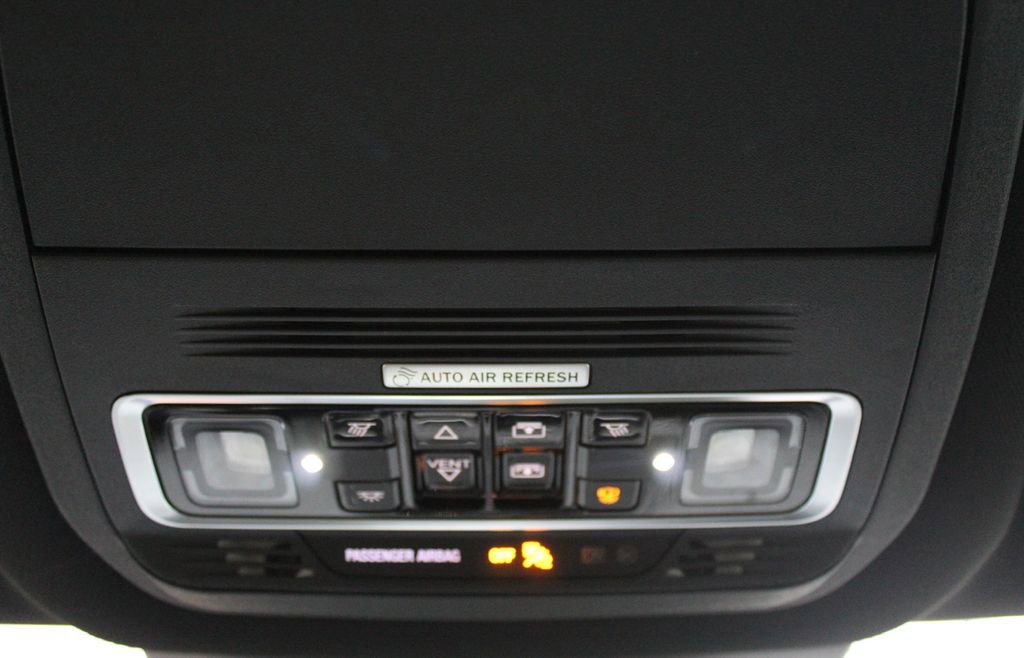 Used 2025 Lincoln Nautilus Reserve w/ Jet Appearance Package image 12