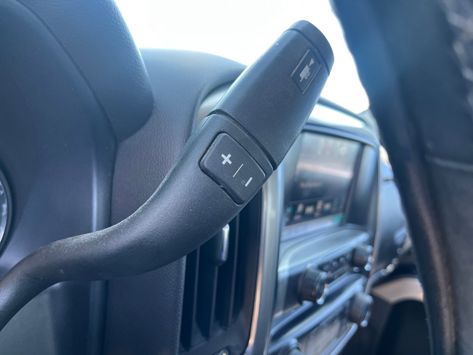 Used 2018 Chevrolet Silverado 1500 LT RWD image 11
