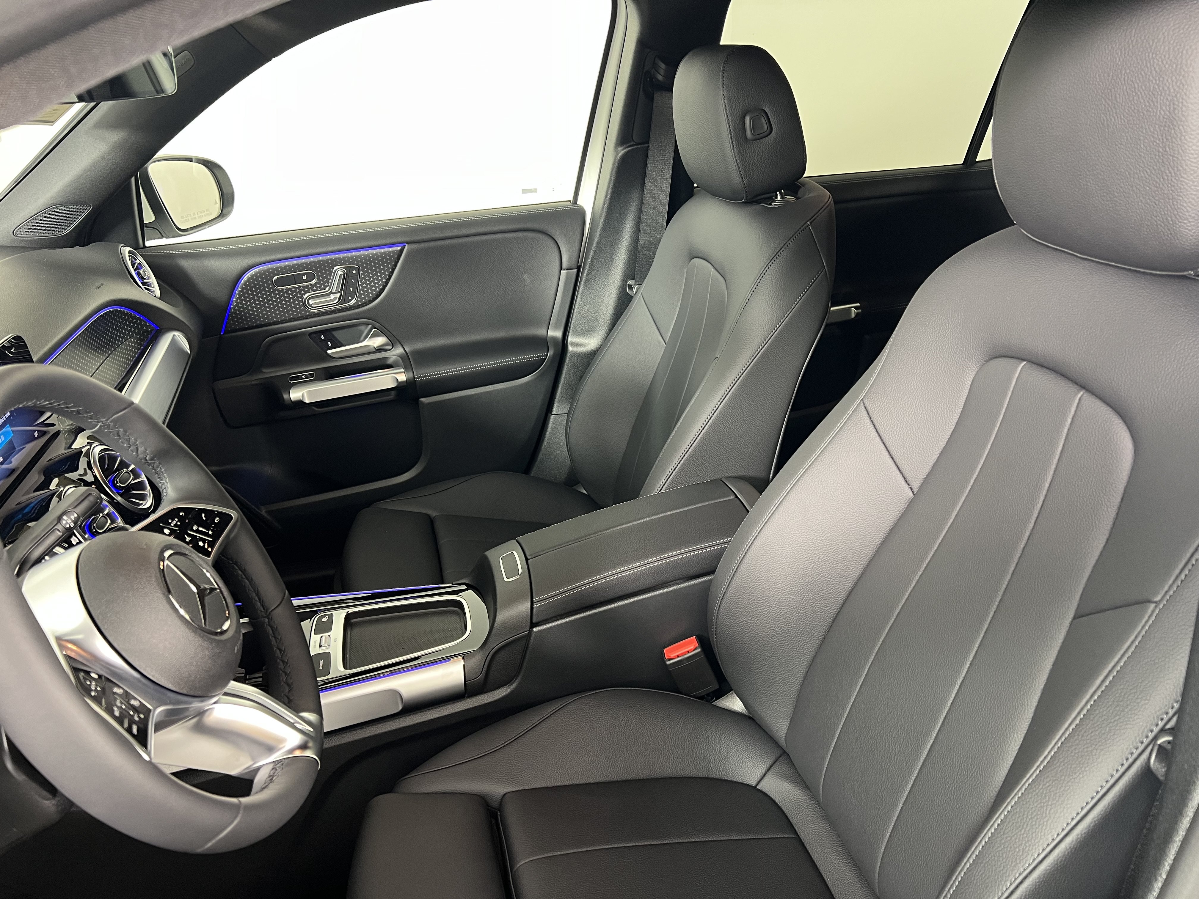 Used 2026 Mercedes-Benz GLB 250 4MATIC image 17