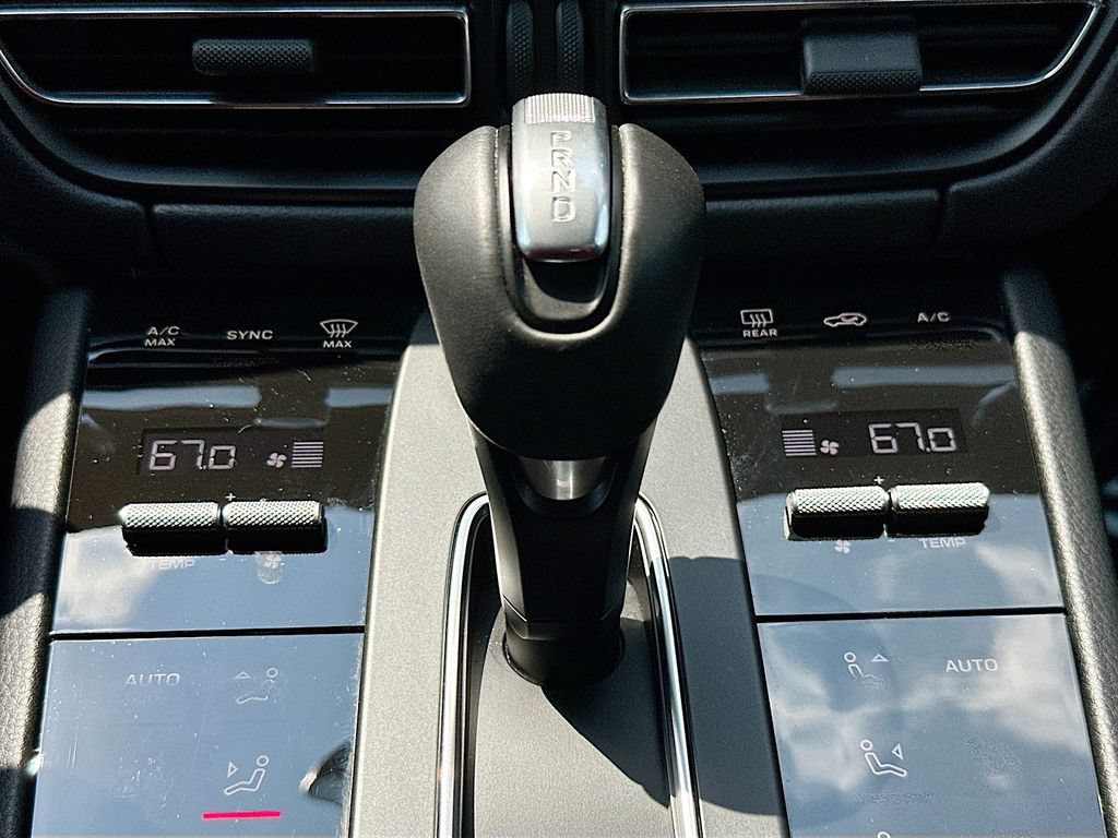 Certified 2025 Porsche Macan S AWD/4WD image 18