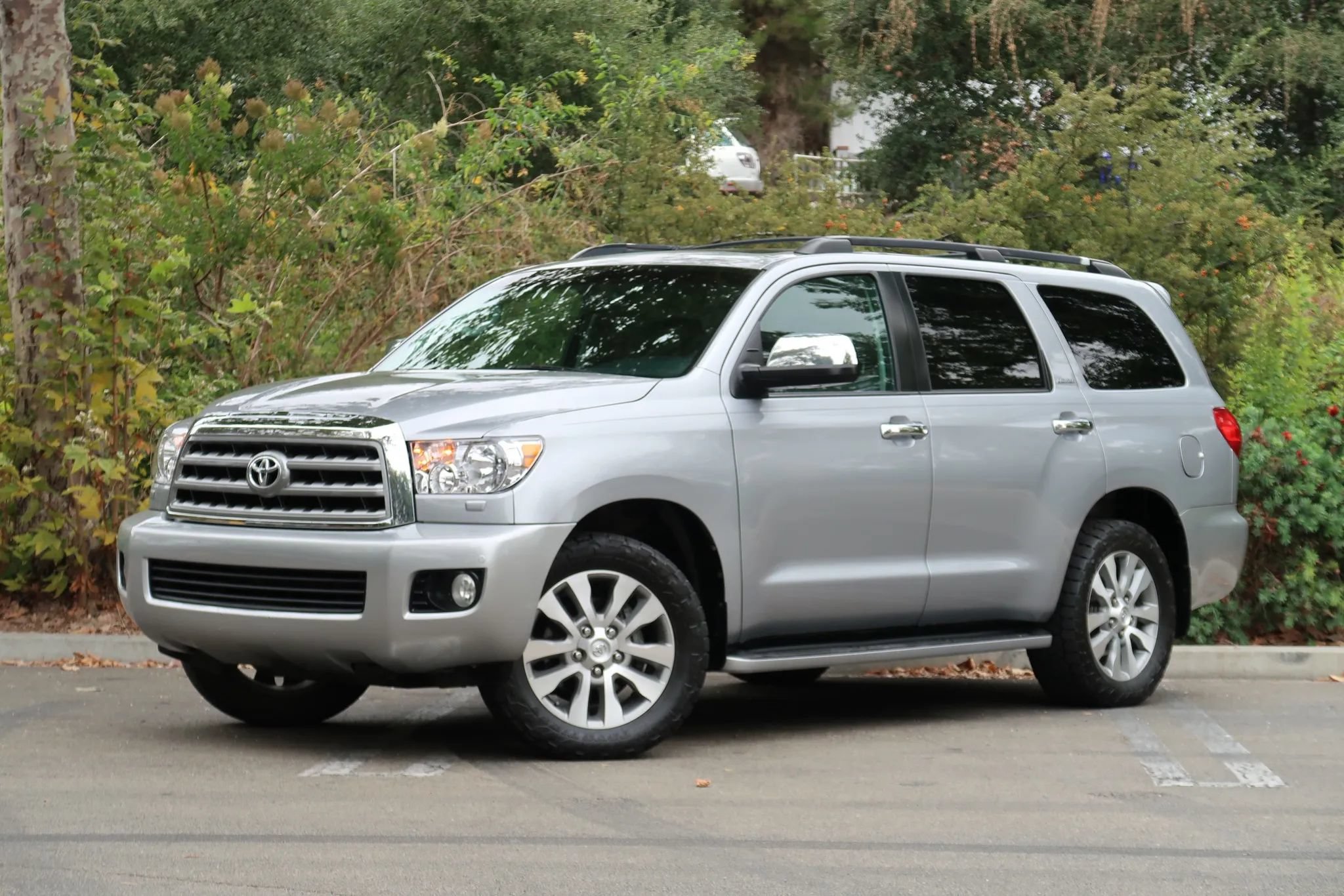 Used 2017 Toyota Sequoia Limited w/ Safety & Convenience Package AWD/4WD image 5