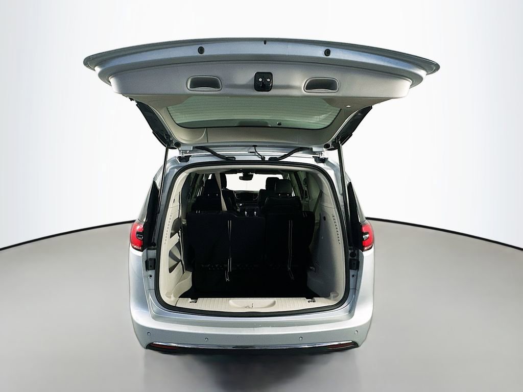 Used 2024 Chrysler Pacifica Touring-L FWD image 28