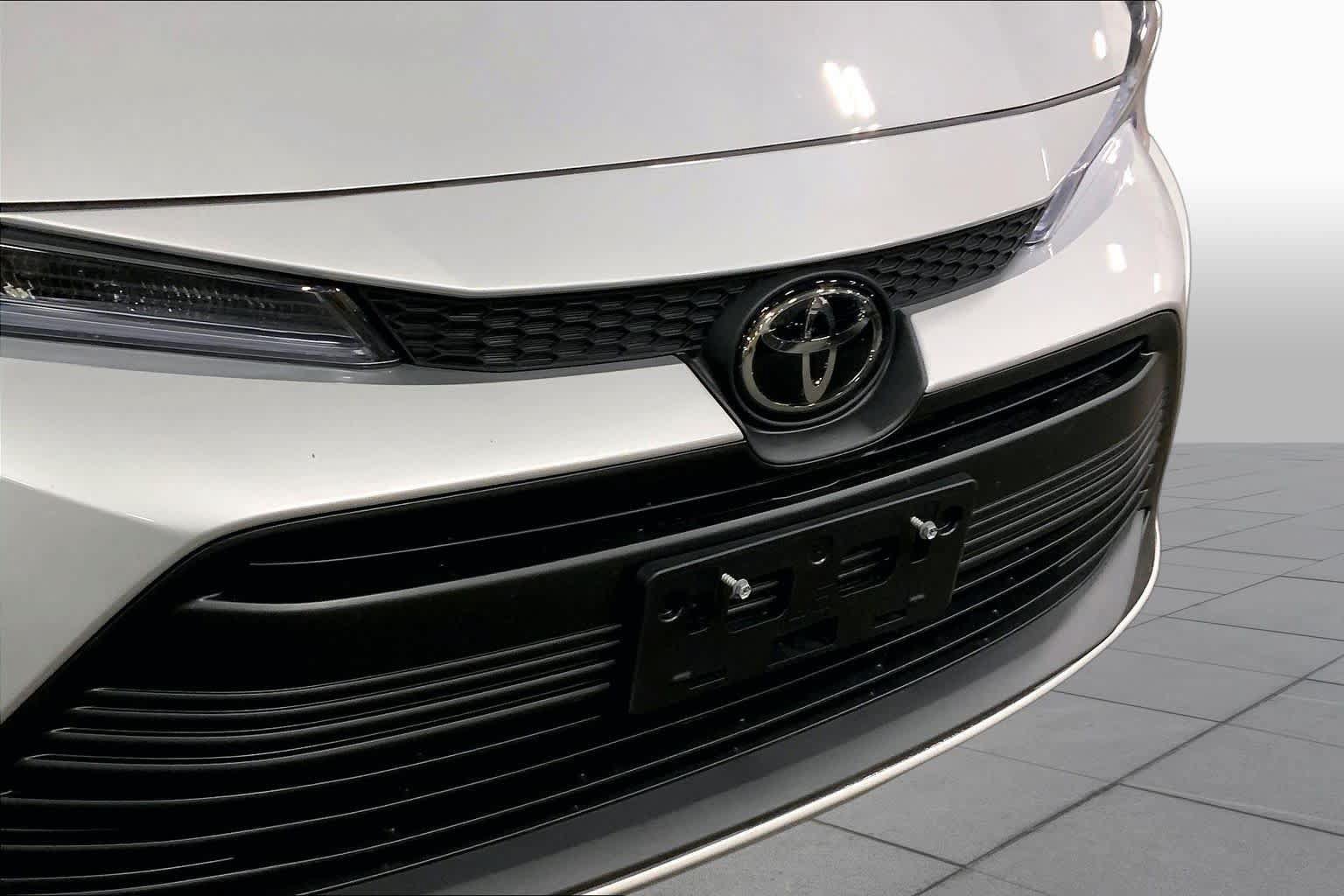 Used 2026 Toyota Corolla LE FWD image 30