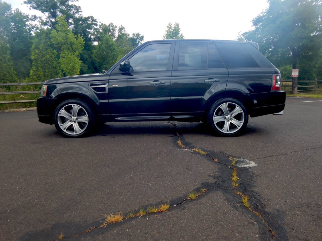 Used 2011 Land Rover Range Rover Sport HSE AWD/4WD image 16