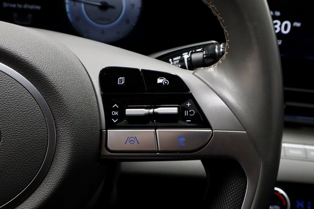 Certified 2025 Hyundai Elantra SEL image 33