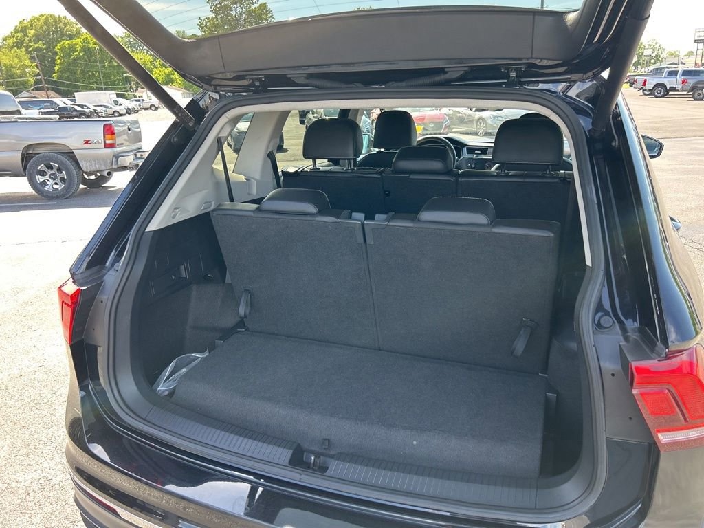 Used 2024 Volkswagen Tiguan SE FWD image 28