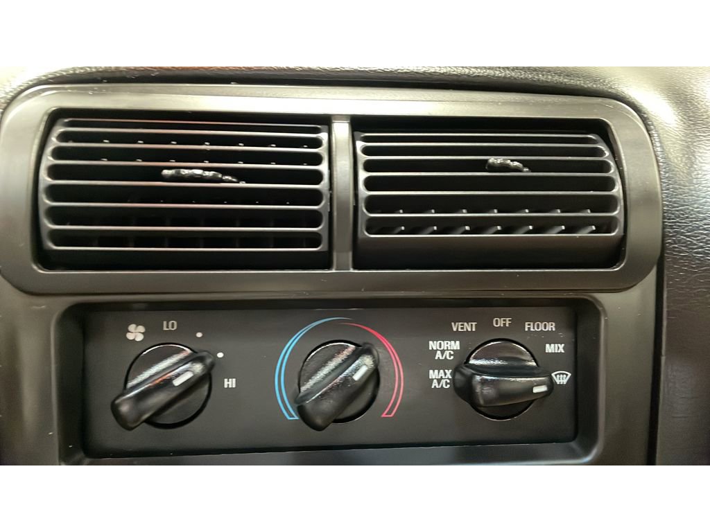 Used 1995 Ford Mustang GT RWD image 13