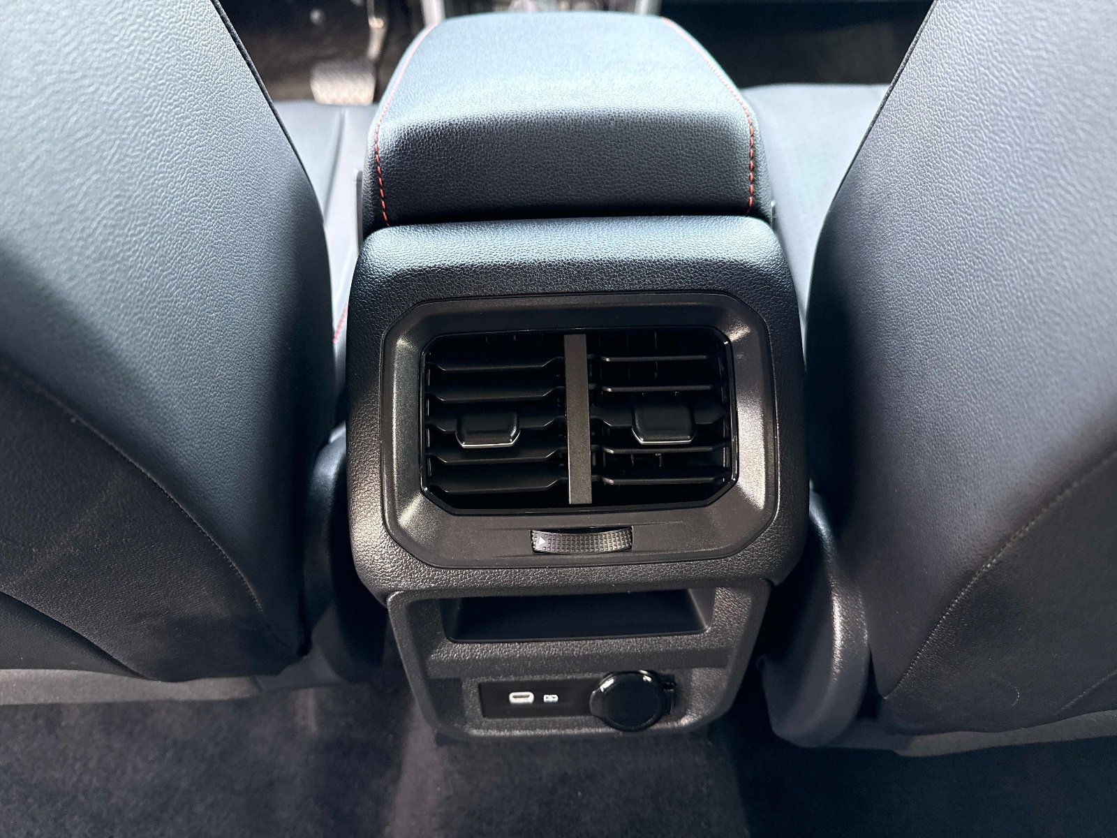 Used 2024 Volkswagen Tiguan Wolfsburg Edition image 17