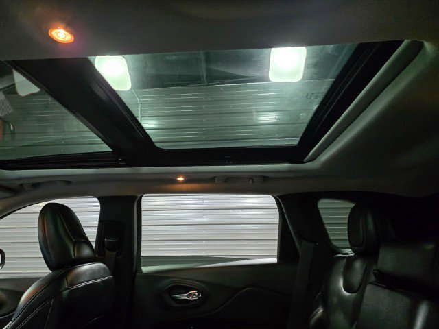 Used 2021 Jeep Cherokee Trailhawk w/ Sun, Sound & Nav Group image 17