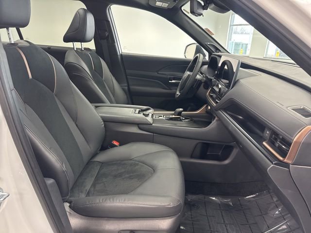 Used 2025 Toyota Grand Highlander AWD Hybrid image 25