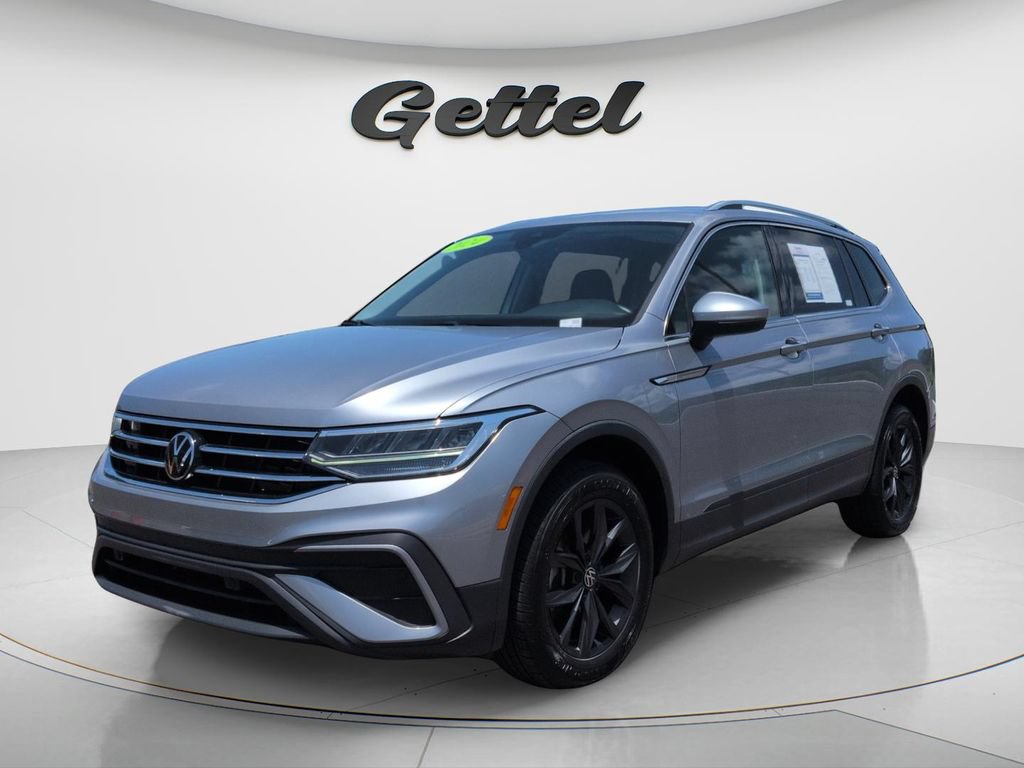 Used 2024 Volkswagen Tiguan SE AWD/4WD image 1
